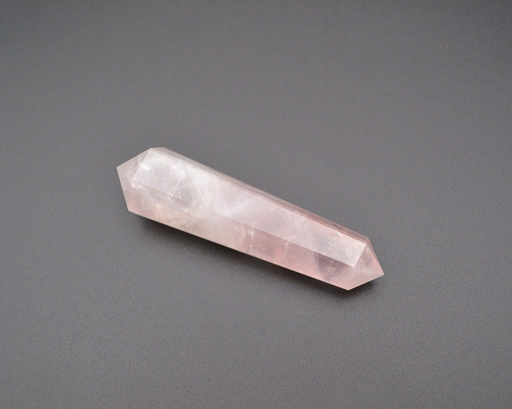 Bagheta Cuart Roz cu Dublu Varf 6 fatete, 8 cm