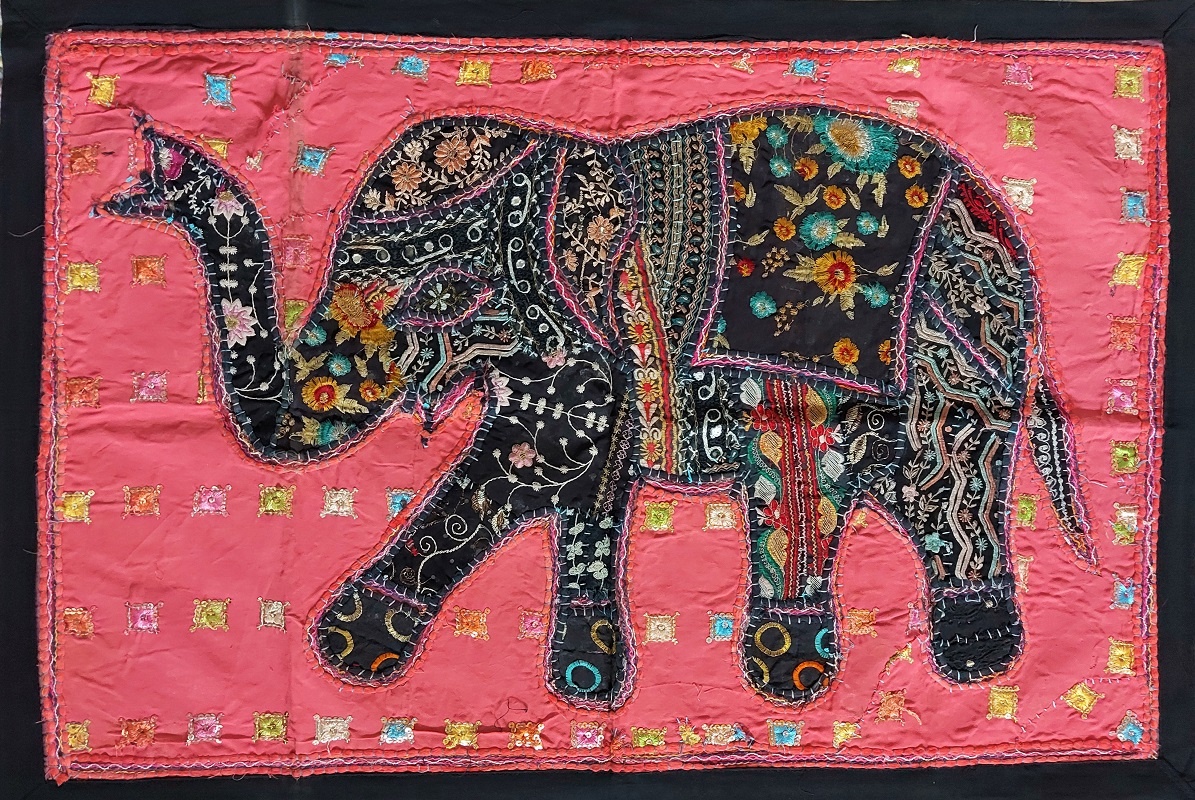 Tapiserie Indiană Handmade – Elefant Decorativ, Broderie din Sari Tradițional - imagine 4