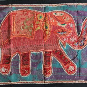 Tapiserie Indiană Handmade – Elefant Decorativ, Broderie din Sari Tradițional