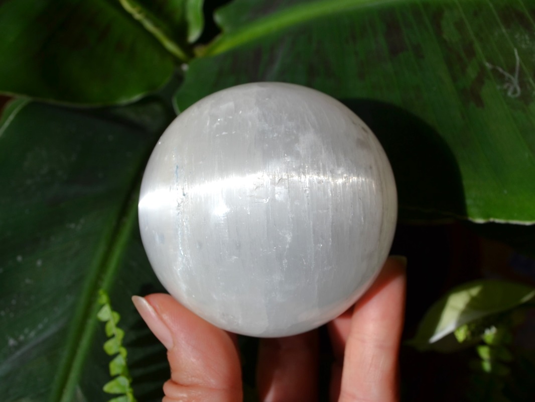 Sfera Selenit Natural 6.7 cm - imagine 2