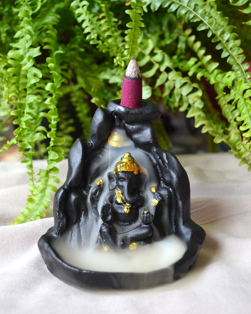 Cascada de fum Ganesha cu conuri backflow